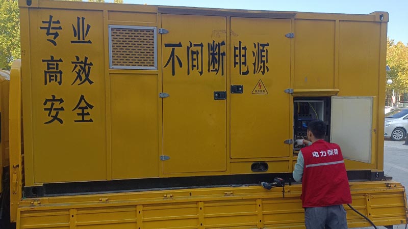 内江柴油发电机组和UPS电源配合使用时，如何避免切换过程中的电力中断？
